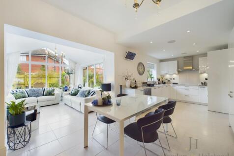 Dining &amp; Garden Room