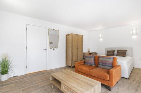 Reception/Bedroom