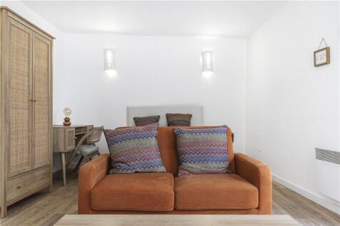 Reception/Bedroom