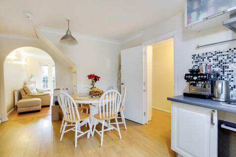 Kitchen/Dining Area