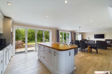 Family Room / Kitchen / Diner / Lounge