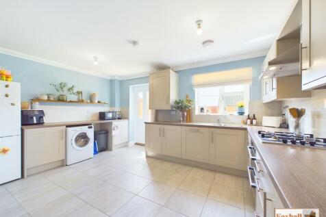 Kitchen/Dining Area