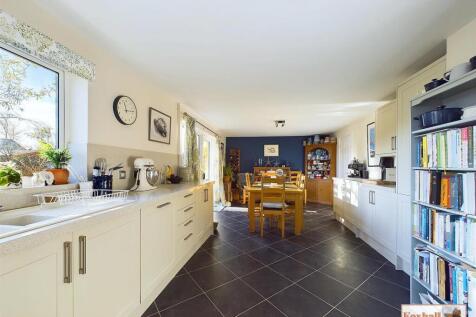 Kitchen / Breakfast Room