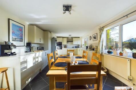 Kitchen / Breakfast Room
