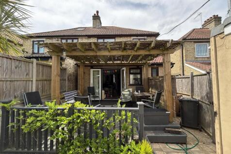 149 Clapgate Lane - Rear Garden.jpg