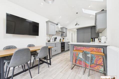 Kitchen / Dining Area
