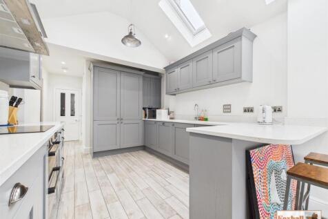 Kitchen / Dining Area