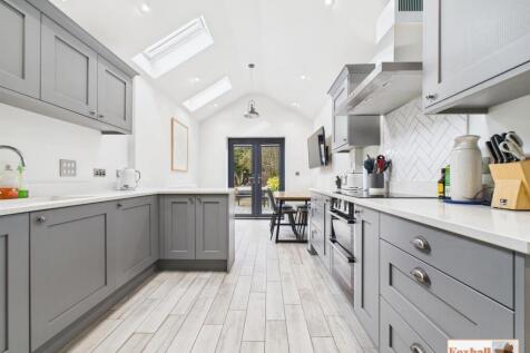 Kitchen / Dining Area