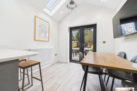 Kitchen / Dining Area