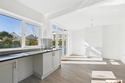 Kitchen / Dining Area