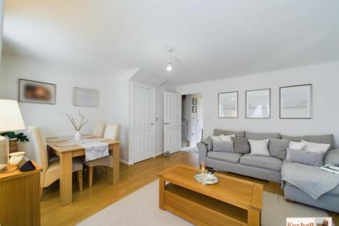 Large Lounge / Dining Area