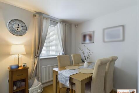 Large Lounge / Dining Area