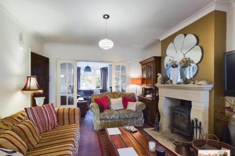 Sitting Room/Dining Room