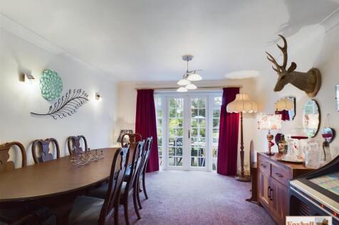 Sitting Room/Dining Room