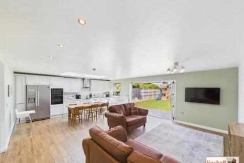 Kitchen / Living Area (Family Room)