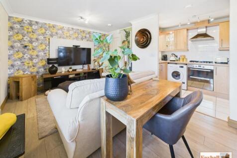 Lounge/Dining Area