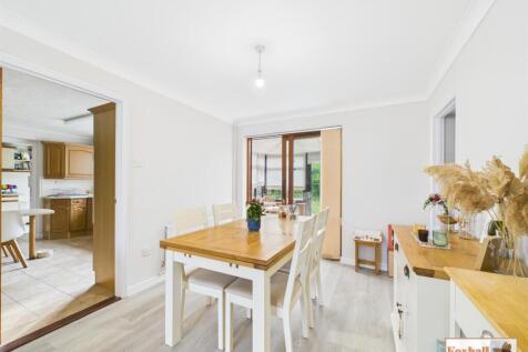 Lounge /Dining Room