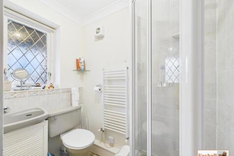 Downstairs Cloakroom / Shower Room