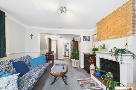Lounge / Dining Area