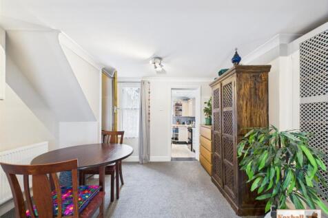 Lounge / Dining Area
