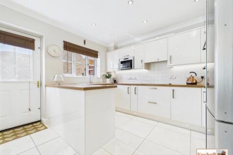Kitchen / Dining Area