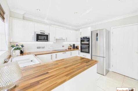 Kitchen / Dining Area