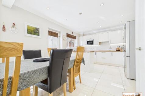 Kitchen / Dining Area