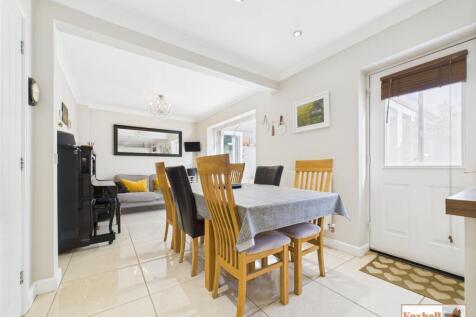 Kitchen / Dining Area