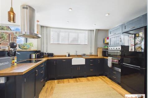 Kitchen / Dining / Lounge Area