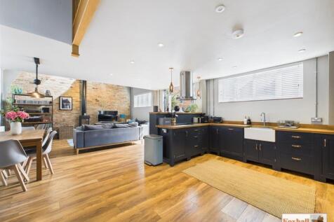 Kitchen / Dining / Lounge Area