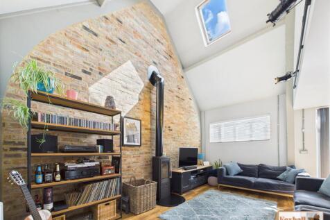 Kitchen / Dining / Lounge Area