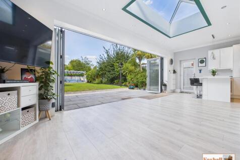 Living / Dining Area