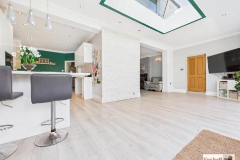 Living / Dining Area
