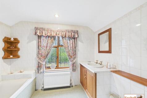 En-suite bathroom