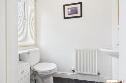 Cloak Room / W.C