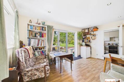 Sitting Room / Breakfast Room