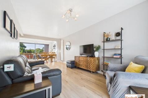 Open Plan Kitchen/ Dining / Living space