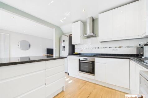 Open Plan Kitchen/ Dining / Living space