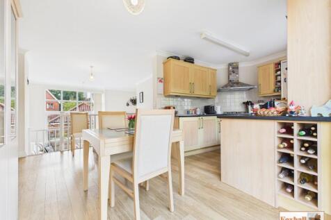 Kitchen / Dining Area