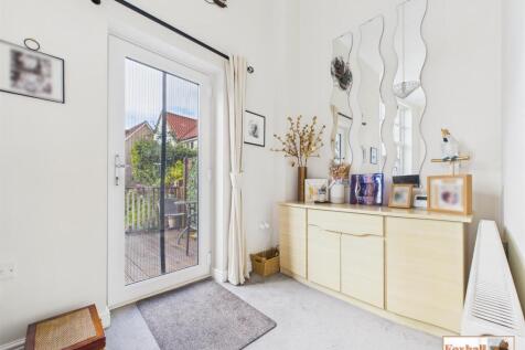Kitchen / Dining Area
