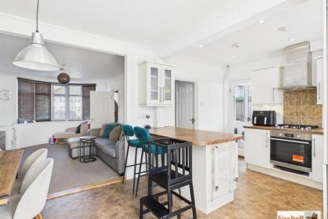 Kitchen / Dining Area