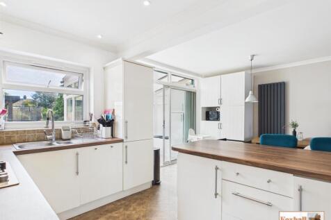 Kitchen / Dining Area