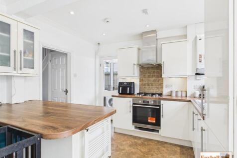 Kitchen / Dining Area