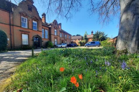Front Communal Garden / Driveway