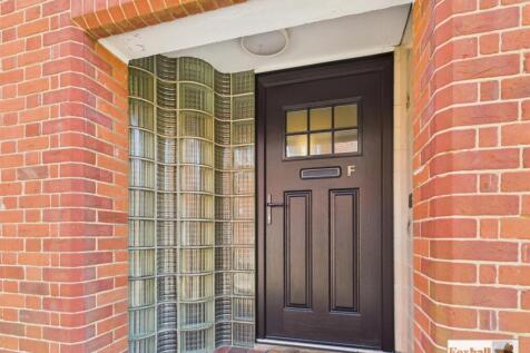 Front Communal Garden / Driveway