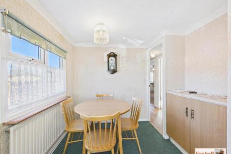 Kitchen / Dining Area