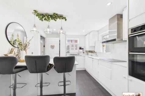 Kitchen / Breakfast Area