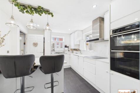 Kitchen / Breakfast Area