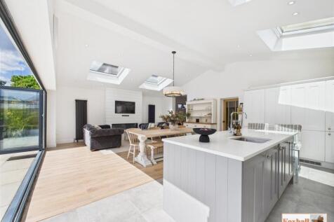 Kitchen / Dining / Family Room