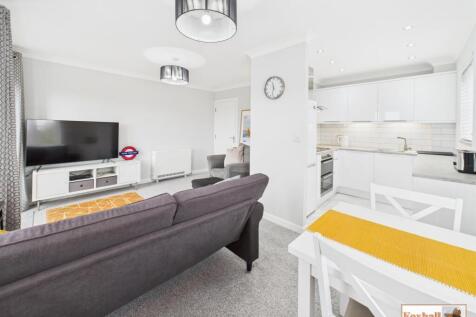 Lounge / Dining Kitchen Area